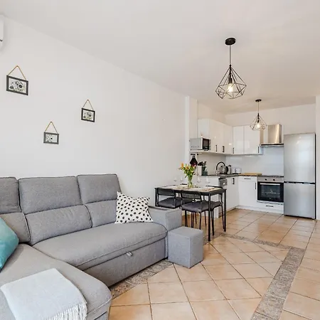 Daire Marina Palace With Swimming Pool