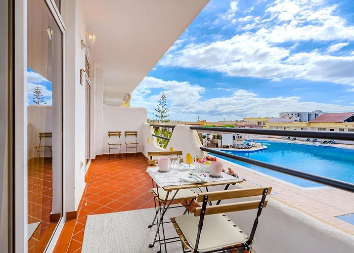 Marina Palace With Swimming Pool Apartamento